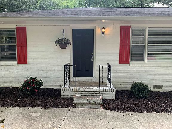 3rd image of 2111 Meadowbrook Ln SE