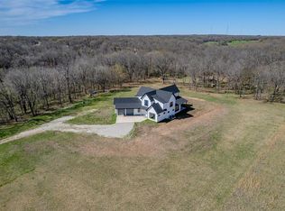 25955 Oakdale Dr, Lebanon, MO 65536