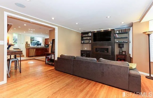 73 Naples St — Photo 5