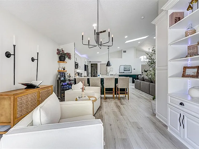 814 Brightview Dr — Photo 15