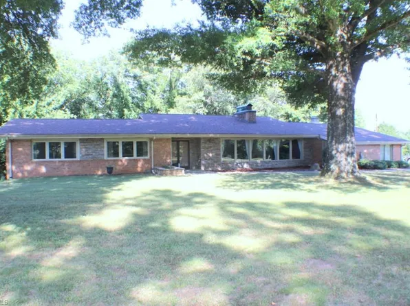 1582 Greenhill Rd, Mount Airy, NC 27030