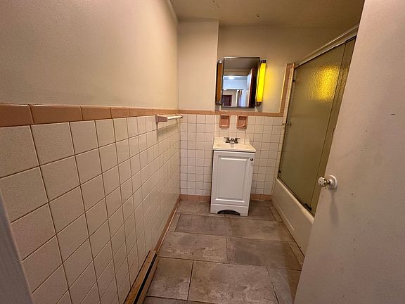 3rd image of 525 Franklin St APT 5