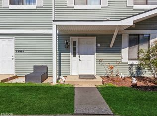 2S742 Winchester Cir W UNIT 4, Warrenville, IL 60555
