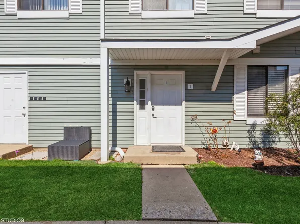 2S742 Winchester Cir W Unit 4, Warrenville, IL 60555