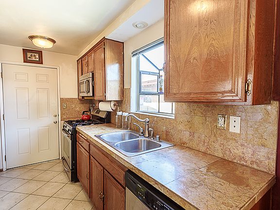 3rd image of 6437 Cleon Ave #10