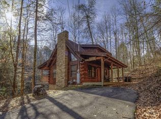 520 Ogle Dr, Pigeon Forge, TN 37863