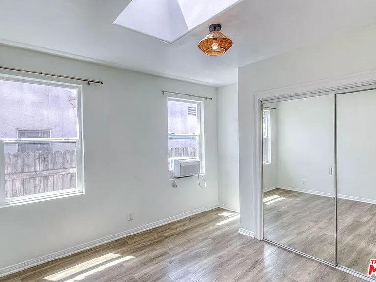2127 Malcolm Ave — Photo 24