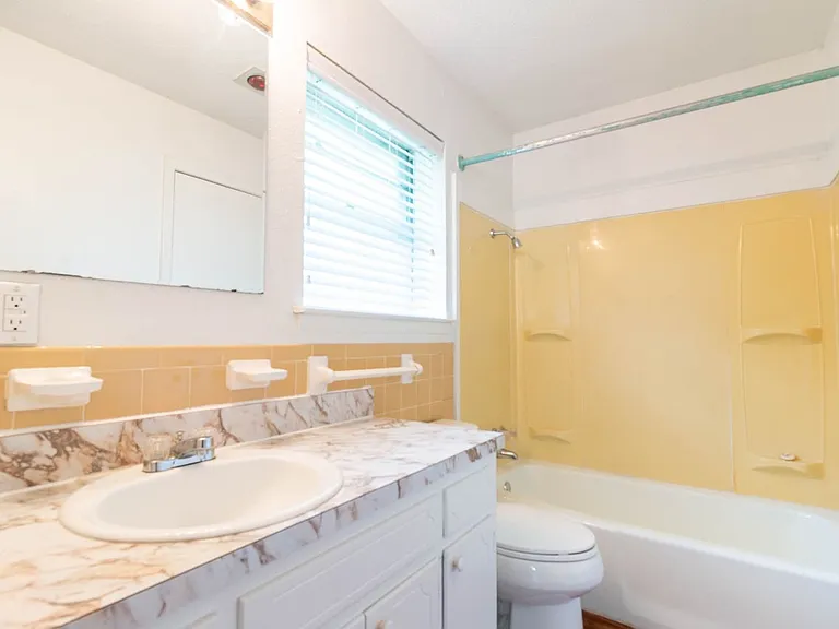 3503 Oriole Ln — Photo 8