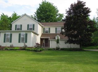 216 Canfield Dr, Chardon, OH 44024