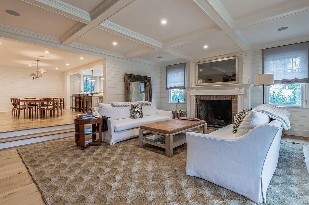 Stunning Southampton Village Traditional — Photo 3