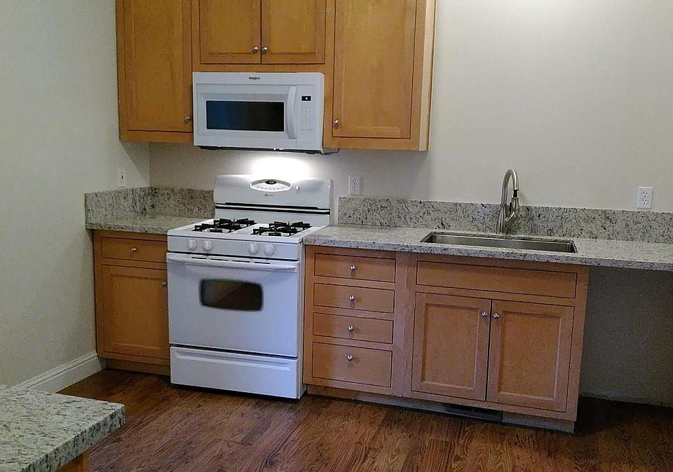 2nd image of 644 Cowles Ave