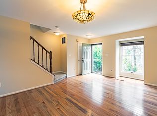 5042 9th St S, Arlington, VA 22204