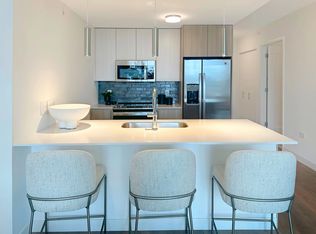 345 N Canal St APT 907, Chicago, IL 60606