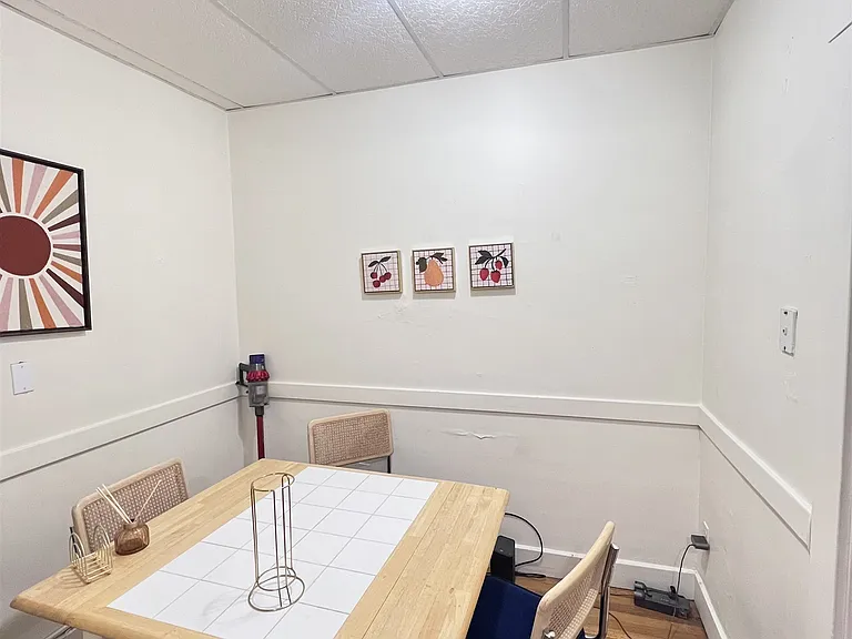 30 College Ave — Photo 5