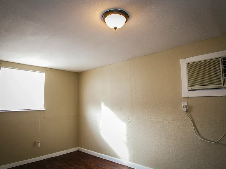 924 Saint James St #3 — Photo 7