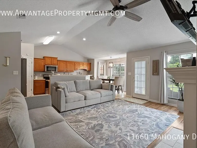 11660 Mahogany Dr — Photo 4