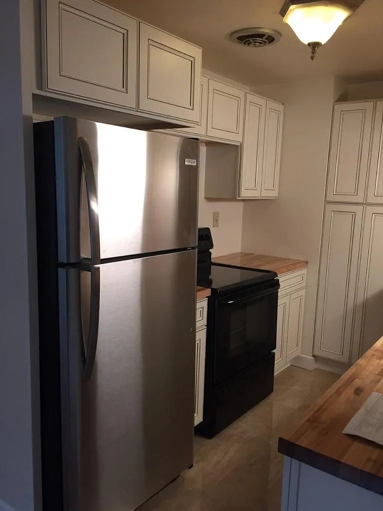 2 bed, 900 sqft, $2,300 — Photo 3