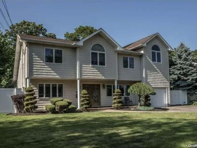 435 Spruce Avenue, West Islip, NY, 11795