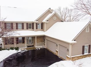 6 Shadow Creek Ct, Lake In The Hills, IL 60156