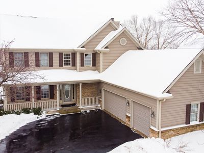 6 Shadow Creek Ct, Lake In The Hills, IL, 60156