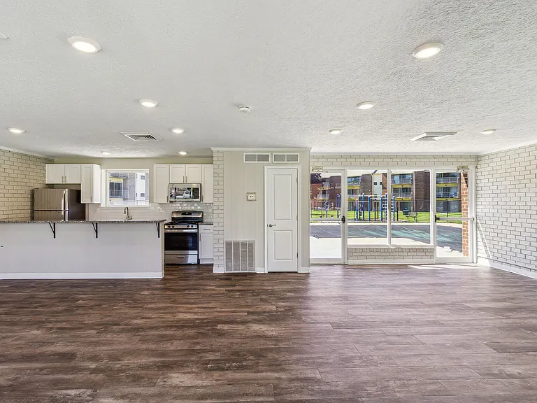 Rolling Park Apartments — Photo 19
