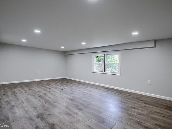 2nd image of 733 Mumper Ln