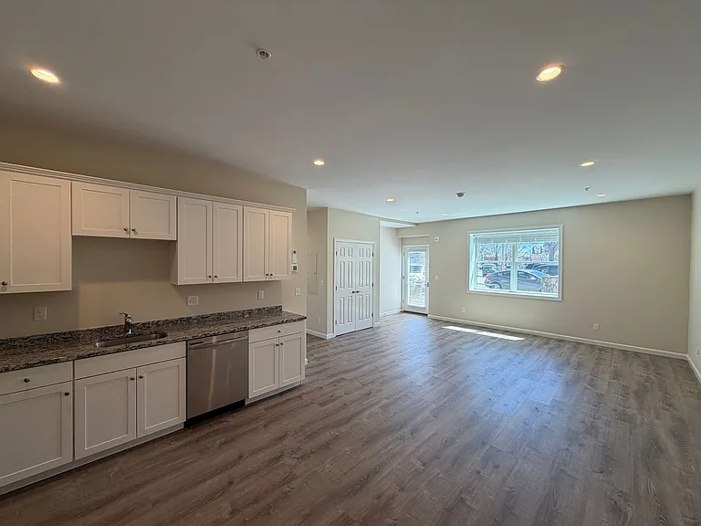 85 Lowell St — Photo 32