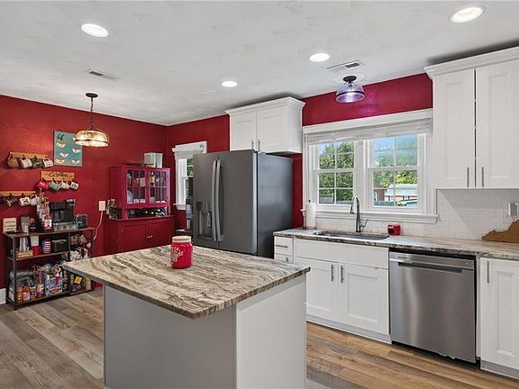 3rd image of 123 Deborah Dr