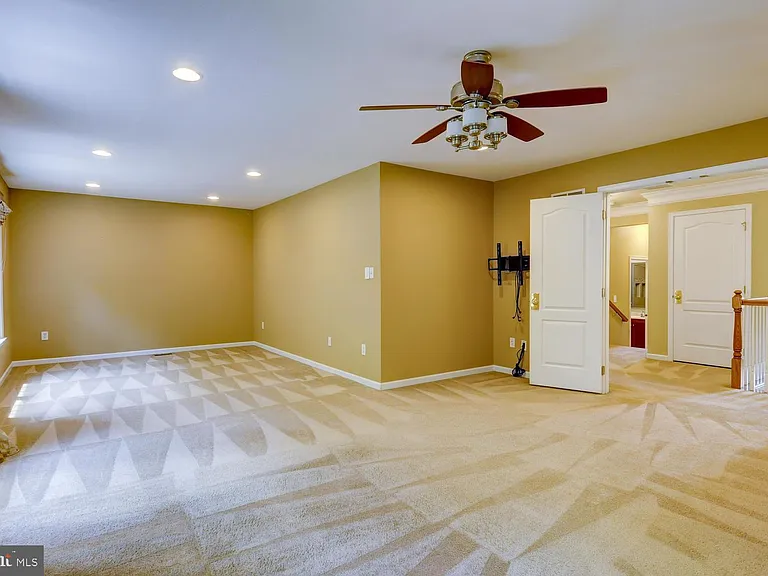 45 Lockwood Dr — Photo 34
