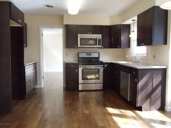 2nd image of 250 Chelsea Ave