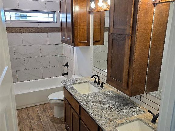 3rd image of 5572 NE Minnow Ln