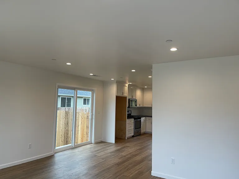 1841 Lime Ave — Photo 6