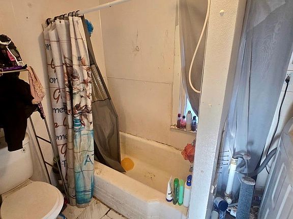 5th image of 28658 Glenwood St