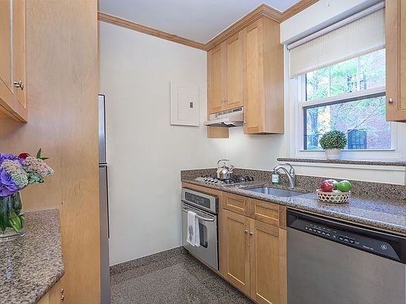 4th image of 785 Park Ave APT 4B