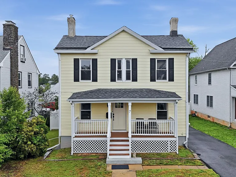 7 Fairview Ave — Photo 2