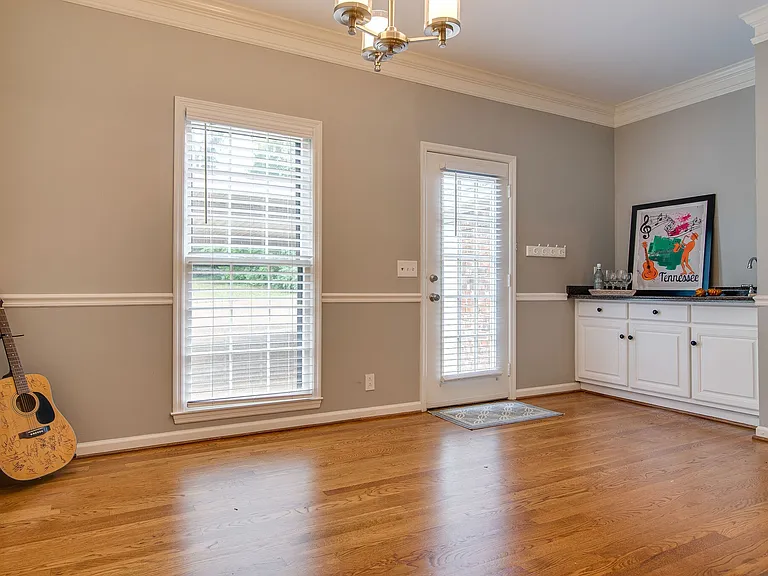 2306 Sharondale Dr — Photo 15