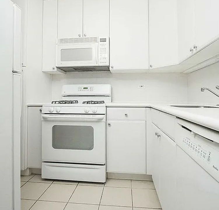 2nd image of 350 W 51st St APT 15A