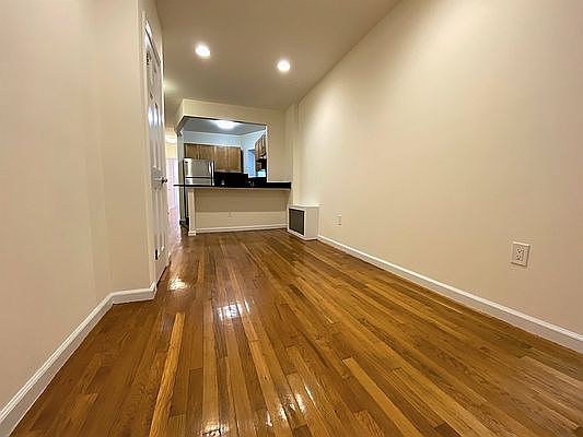 4th image of 149 E 81st St #4EE