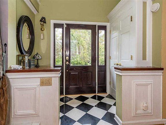 4th image of 7 Major Trescott Ln