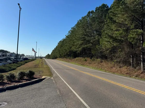 1229 George Roy Pkwy #1229, Calera, AL 35040