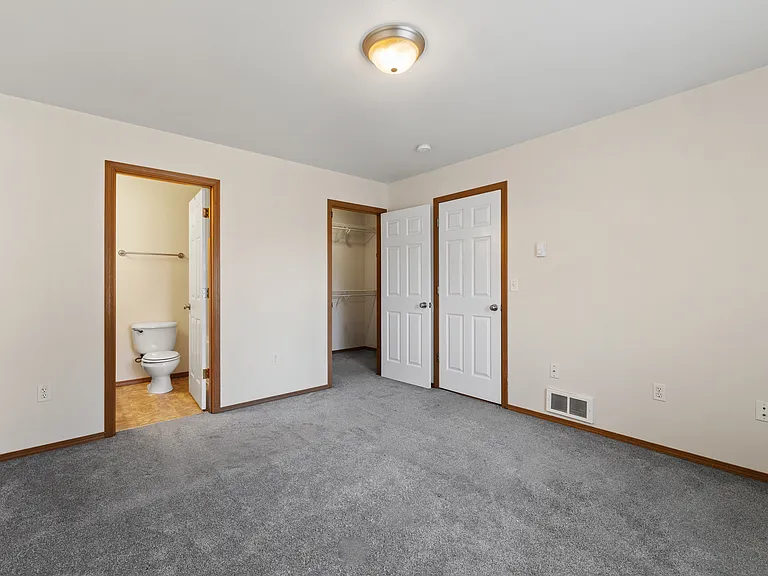 117 Violet Meadow St E — Photo 9