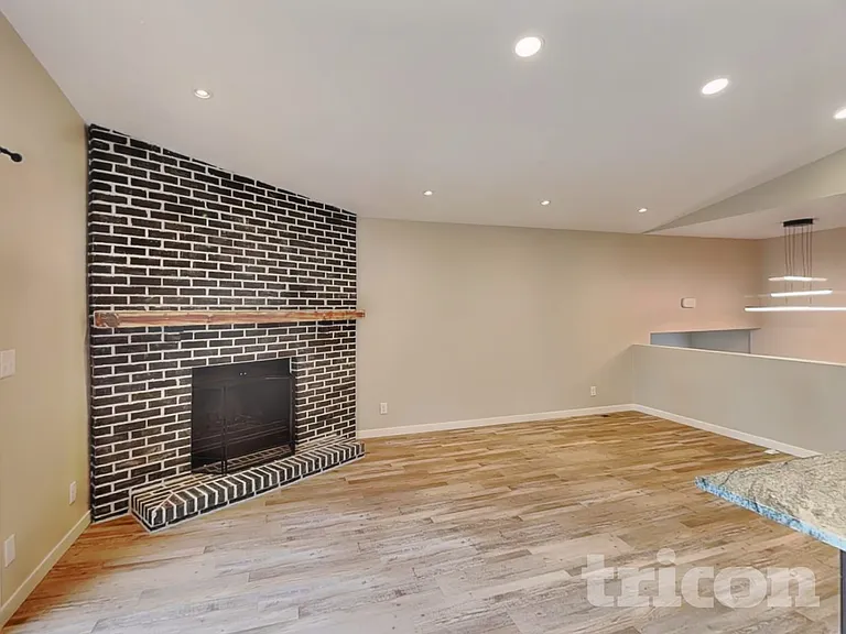 14150 Rolling Oaks Cir NE — Photo 3