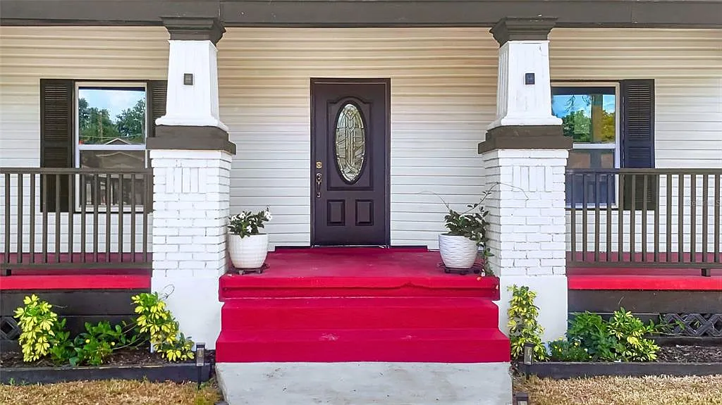 6 bed, 5.0 bath, 2517 sqft, $6,800 — Photo 2