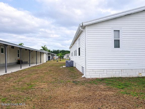 4th image of 494 Papaya Cir
