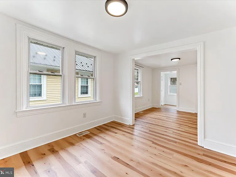 251 Hickory St — Photo 8