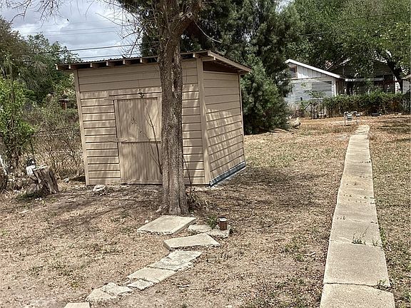 2nd image of 1021 E 2nd St
