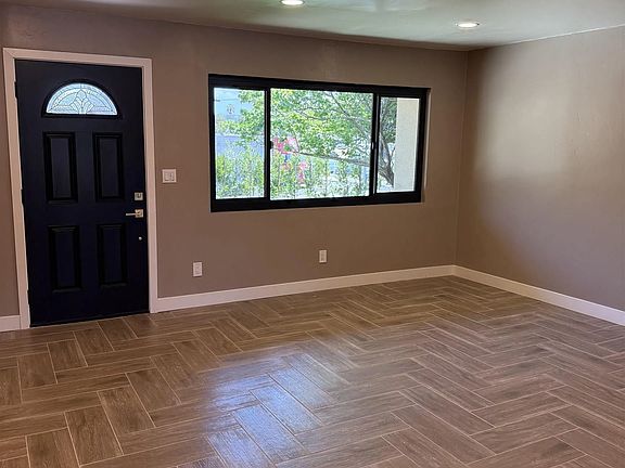 5th image of 519 Camelot Dr