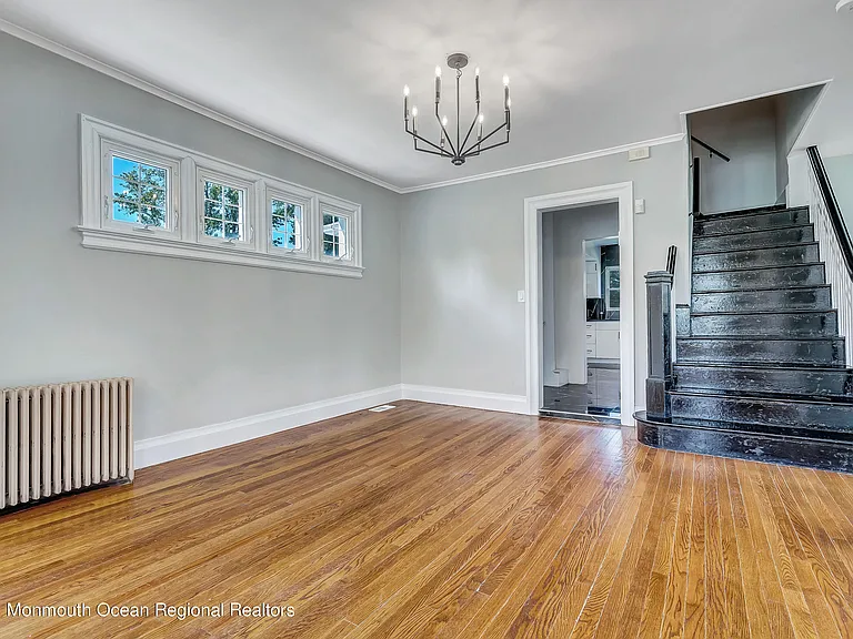 110 Monmouth Dr — Photo 14