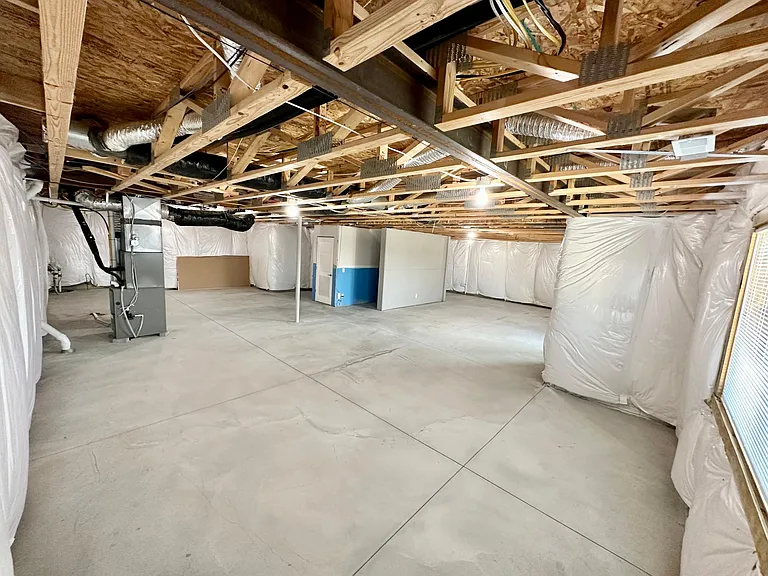 1600 sqft basement