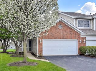 1818 Waverly Cir, St Charles, IL 60174